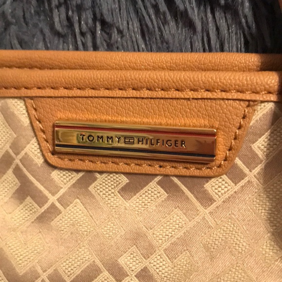 Tommy Hilfiger purse - Picture 4 of 6